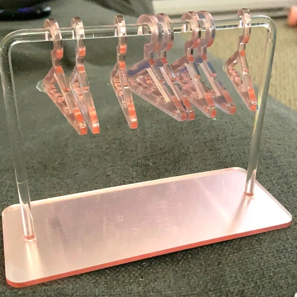 - Acrylic Creative Earring Display Stand - Pink